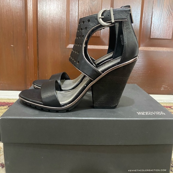 Kenneth Cole “Light Spark” Women’s Wedged Heel - Picture 3 of 8